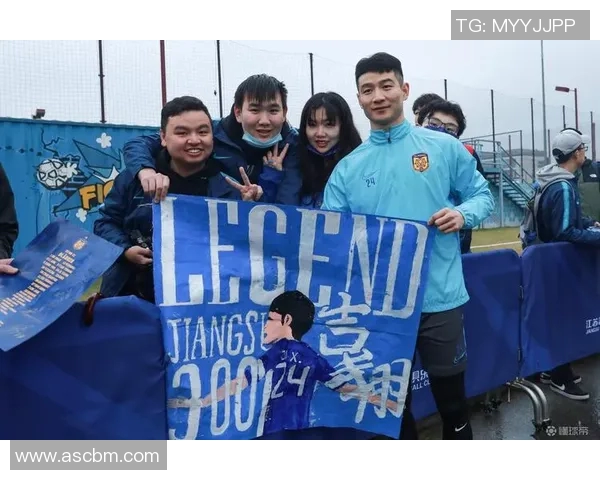 中超决赛恒大与苏宁激战正酣谁能夺得冠军荣耀的巅峰对决 中超决赛恒大与苏宁激战正酣谁能夺得冠军荣耀的巅峰对决